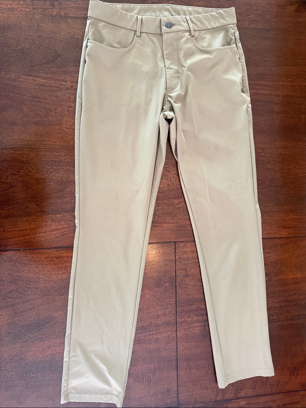 Old Navy Men's Slim Chinos in Khaki